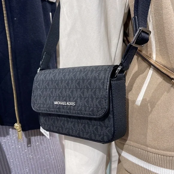 MICHAEL KORS
COOPER EW Phone XBody 
Black 
NWT - Picture 5 of 16